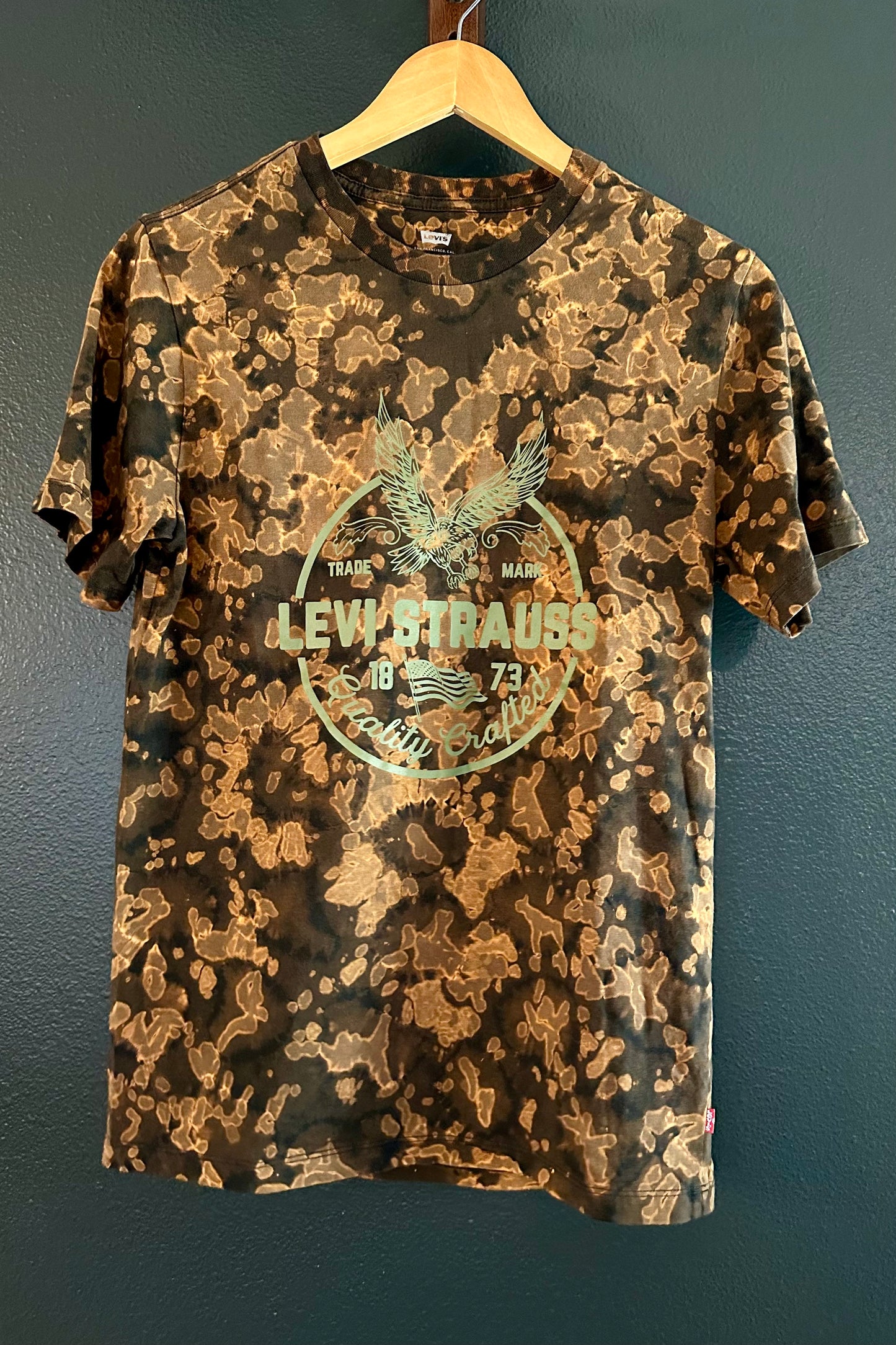 Mens Levis Classic Eagle Graphic T-Shirt